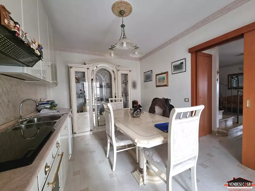 Immagine 8 di Casa indipendente in vendita  a Adelfia