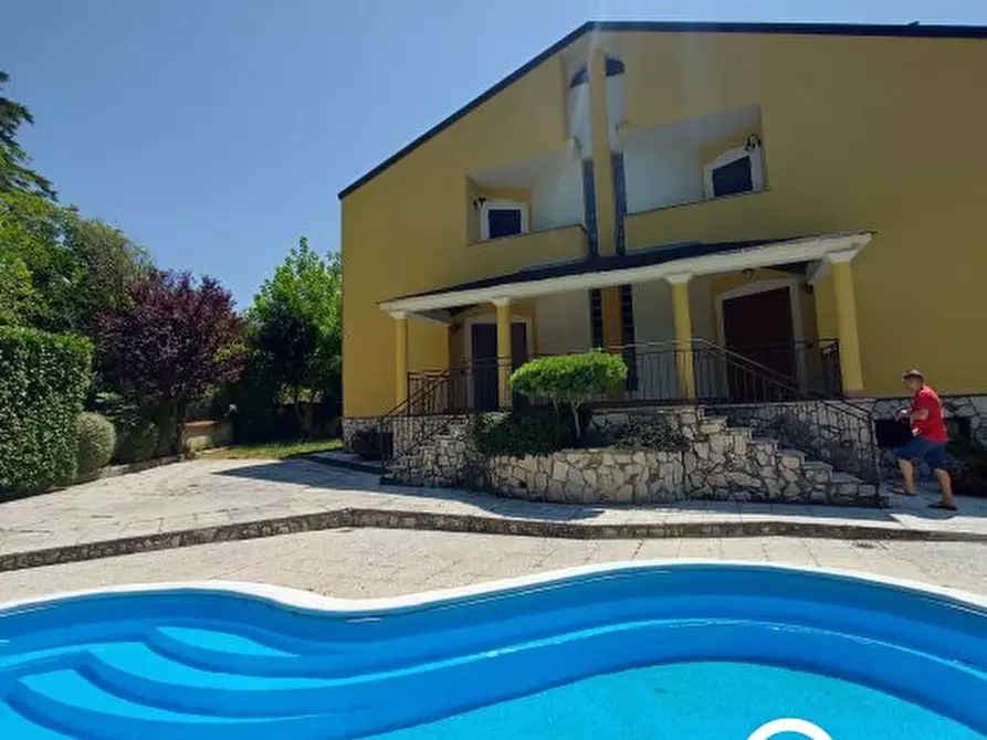 Immagine 1 di Villa in vendita  26 a Montesarchio