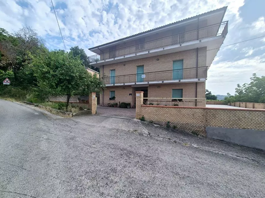 Immagine 1 di Villa in vendita  28 a Vacri