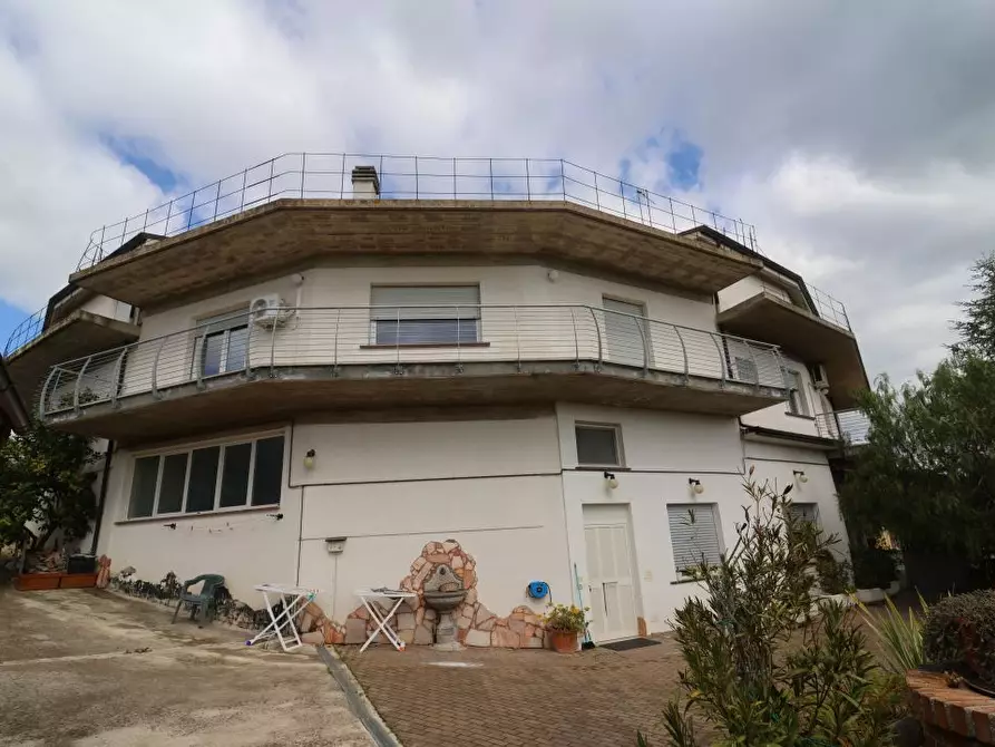 Immagine 10 di Villa in vendita  a Fara Filiorum Petri