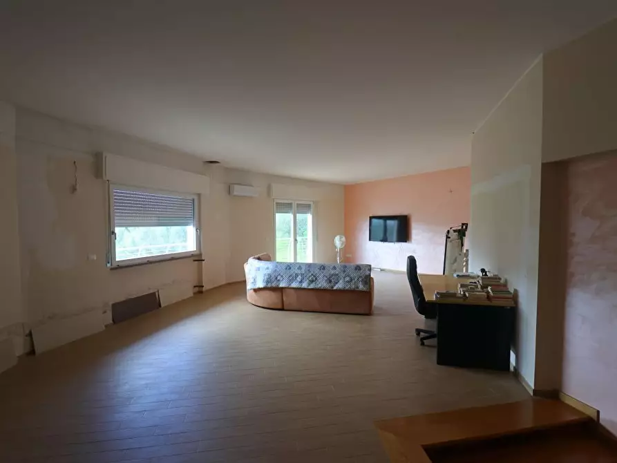 Immagine 4 di Villa in vendita  a Fara Filiorum Petri