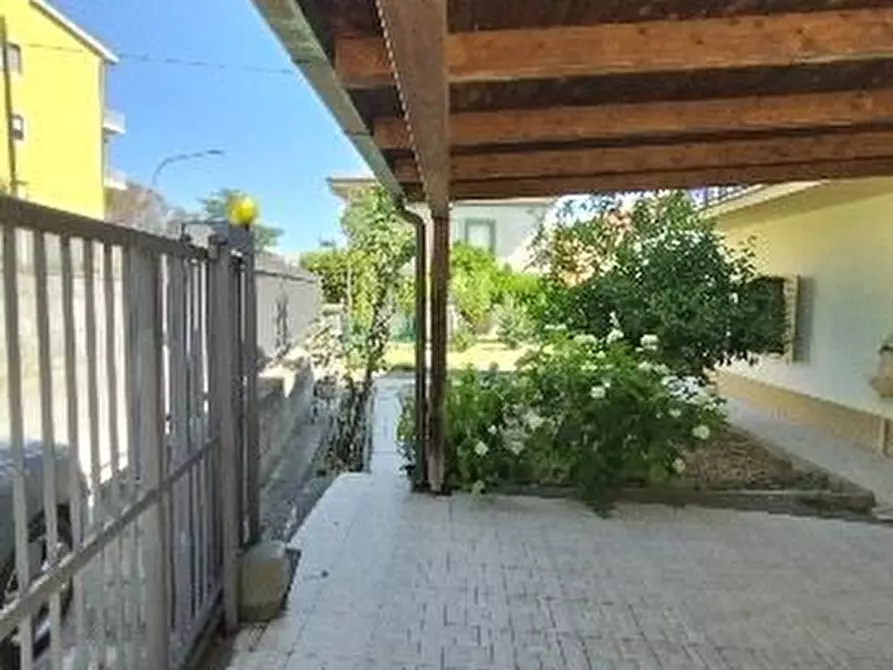 Immagine 8 di Villa in vendita  5 a Casalbordino