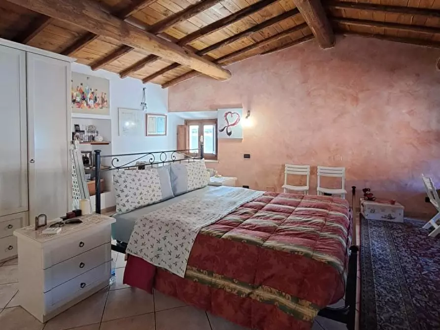 Immagine 1 di Villa in vendita  a Massarosa