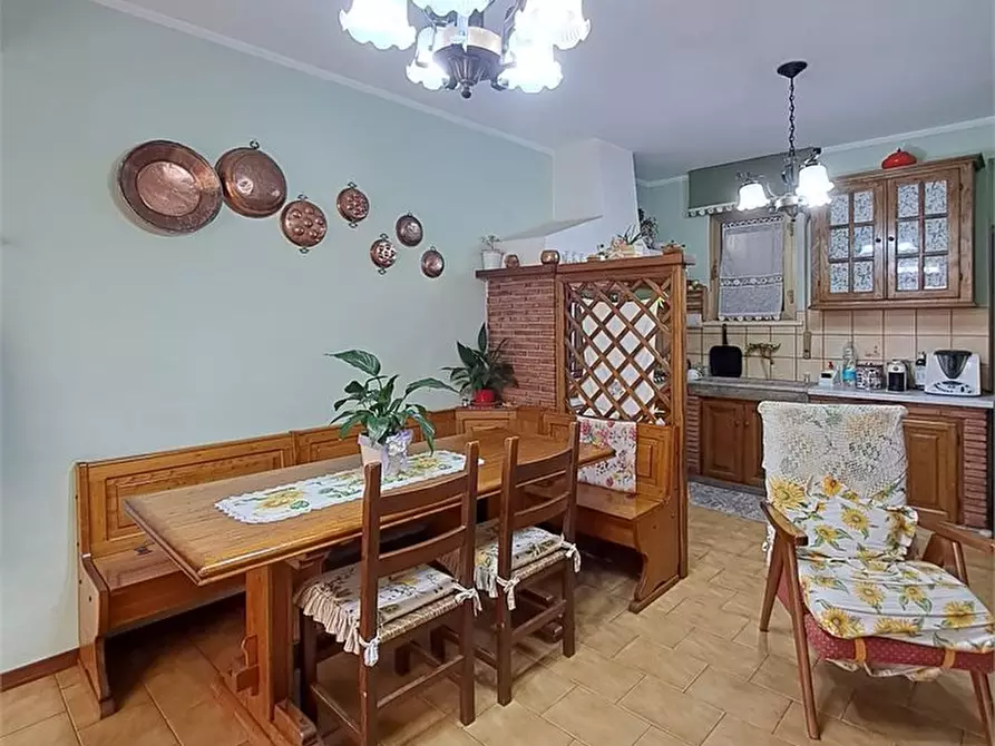 Immagine 2 di Villa in vendita  a Massarosa