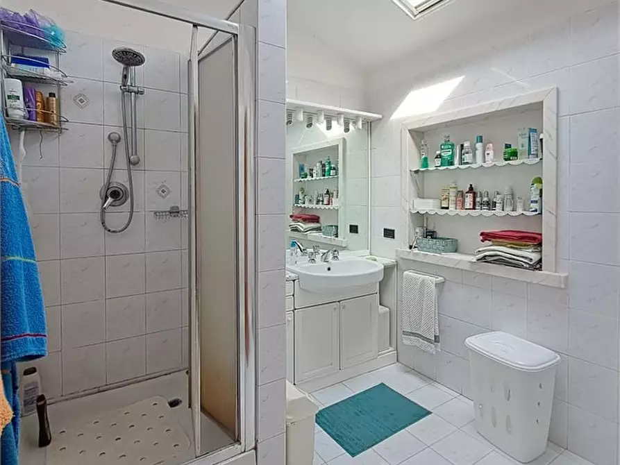 Immagine 10 di Villa in vendita  a Massarosa