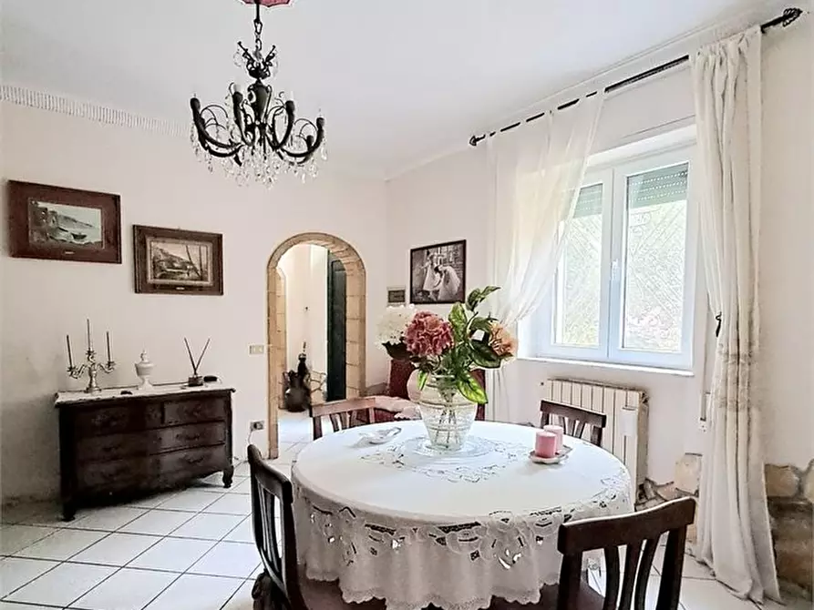 Immagine 1 di Villa in vendita  a Massarosa