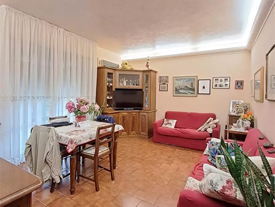 Immagine 4 di Villa in vendita  a Massarosa