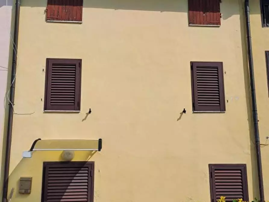 Immagine 1 di Villa in vendita  a Lucca