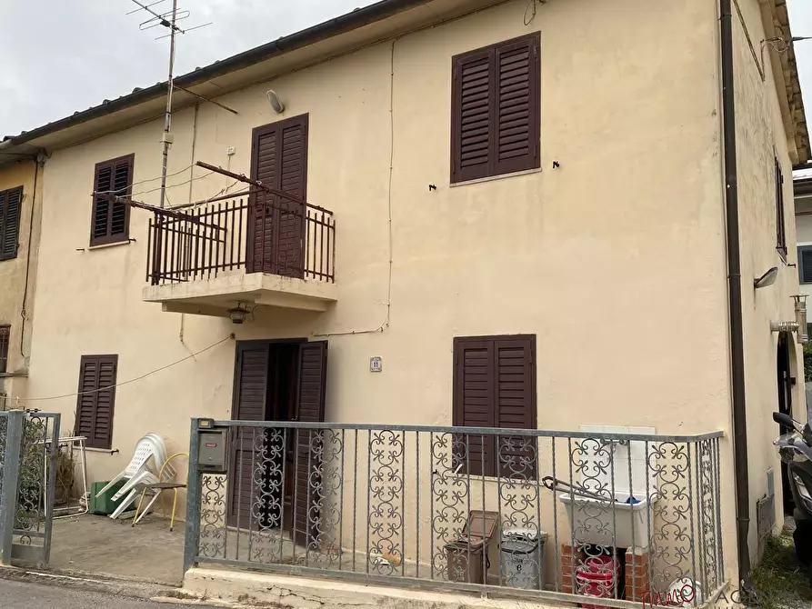 Immagine 1 di Villa in vendita  11 a Camaiore