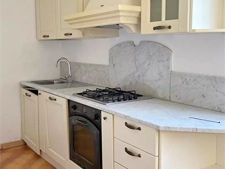 Immagine 2 di Villa in vendita  a Massarosa