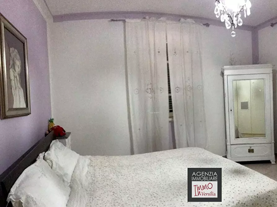 Immagine 10 di Villa in vendita  a Massarosa