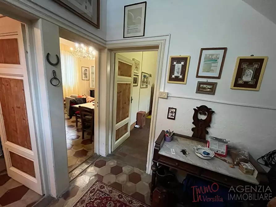 Immagine 2 di Villa in vendita  a Massarosa