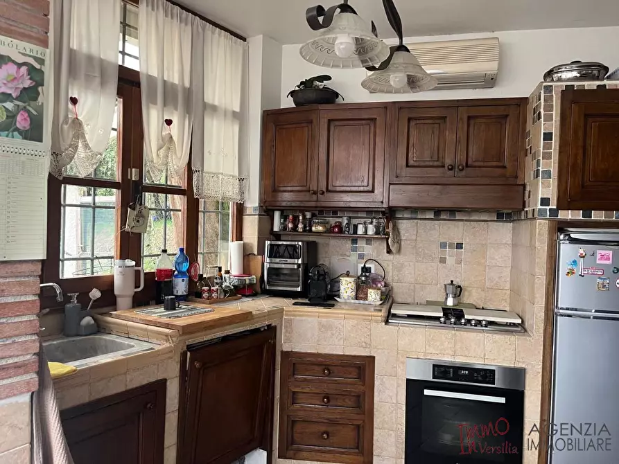 Immagine 10 di Villa in vendita  a Massarosa