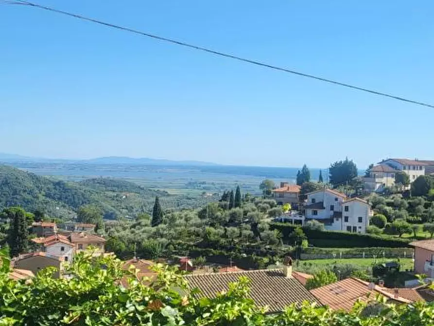 Immagine 4 di Villa in vendita  a Massarosa