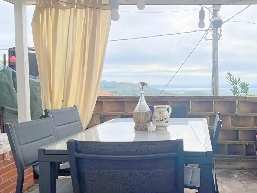 Immagine 2 di Villa in vendita  a Massarosa