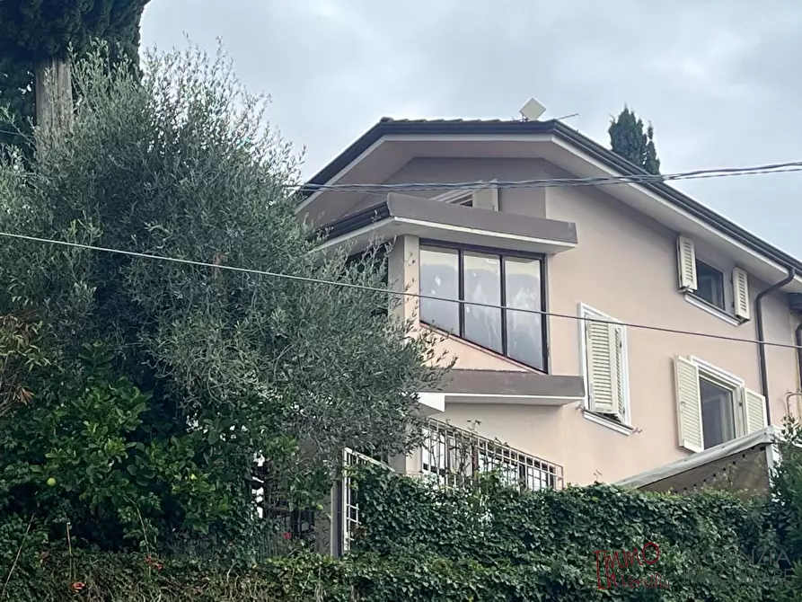 Immagine 1 di Villa in vendita  a Massarosa
