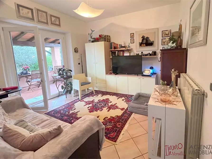 Immagine 2 di Villa in vendita  a Pietrasanta