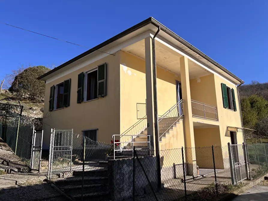 Immagine 1 di Casa indipendente in vendita  a Filattiera