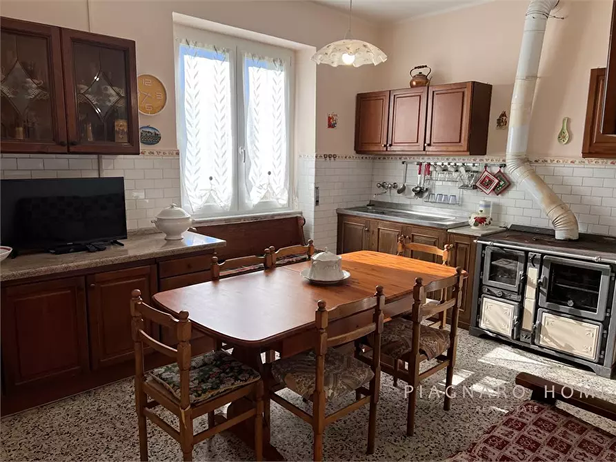 Immagine 4 di Casa indipendente in vendita  a Zeri