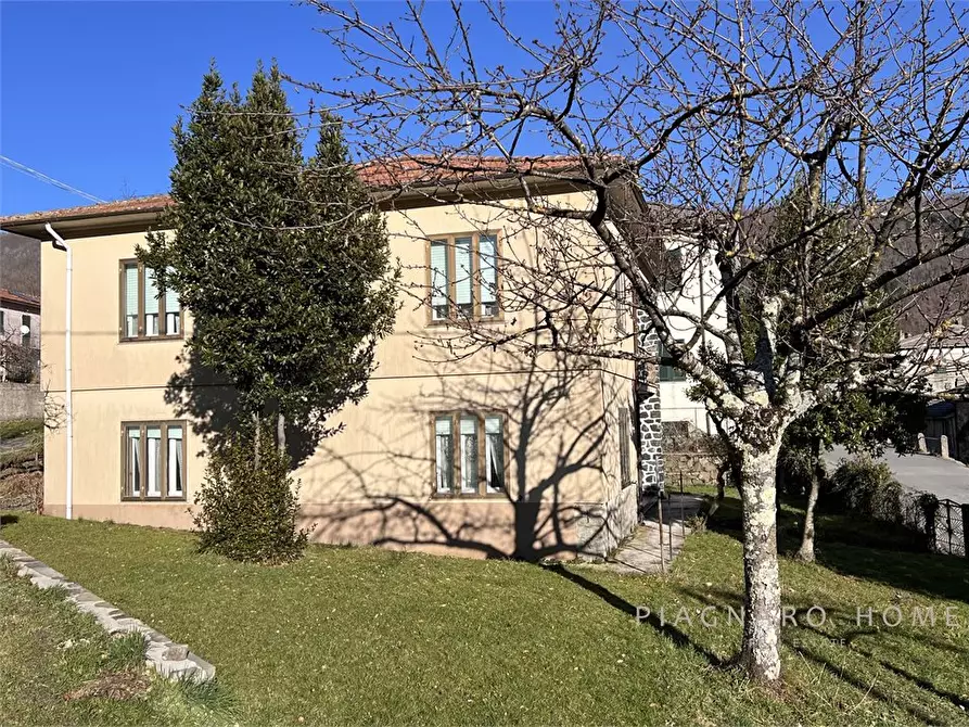 Immagine 1 di Casa indipendente in vendita  a Zeri