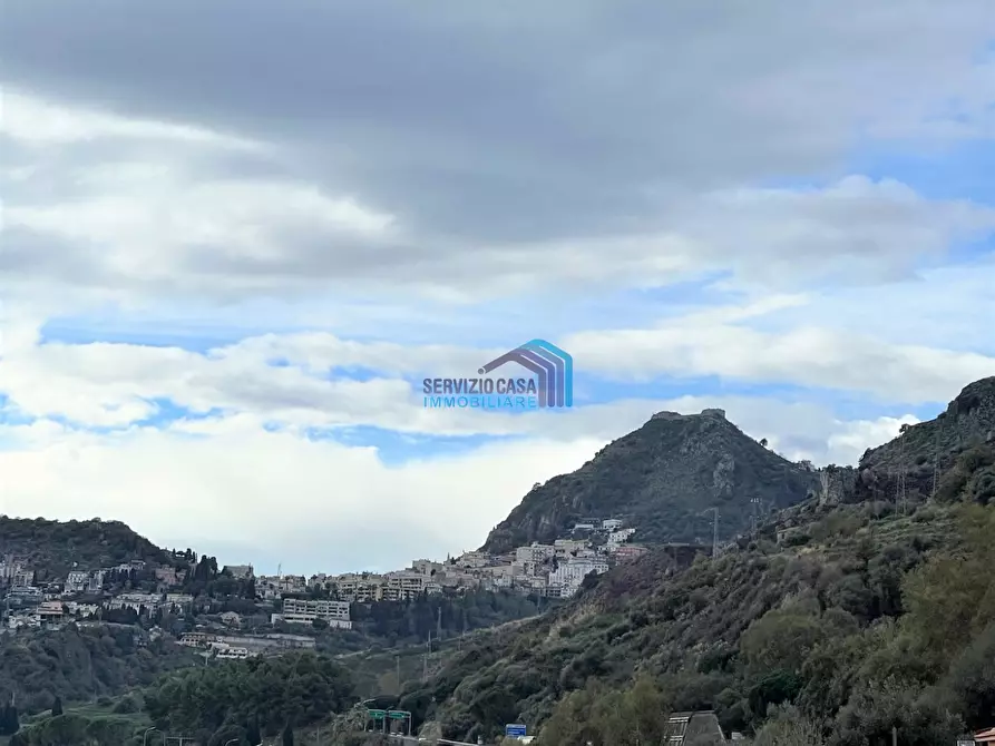 Immagine 2 di Casa indipendente in vendita  a Taormina