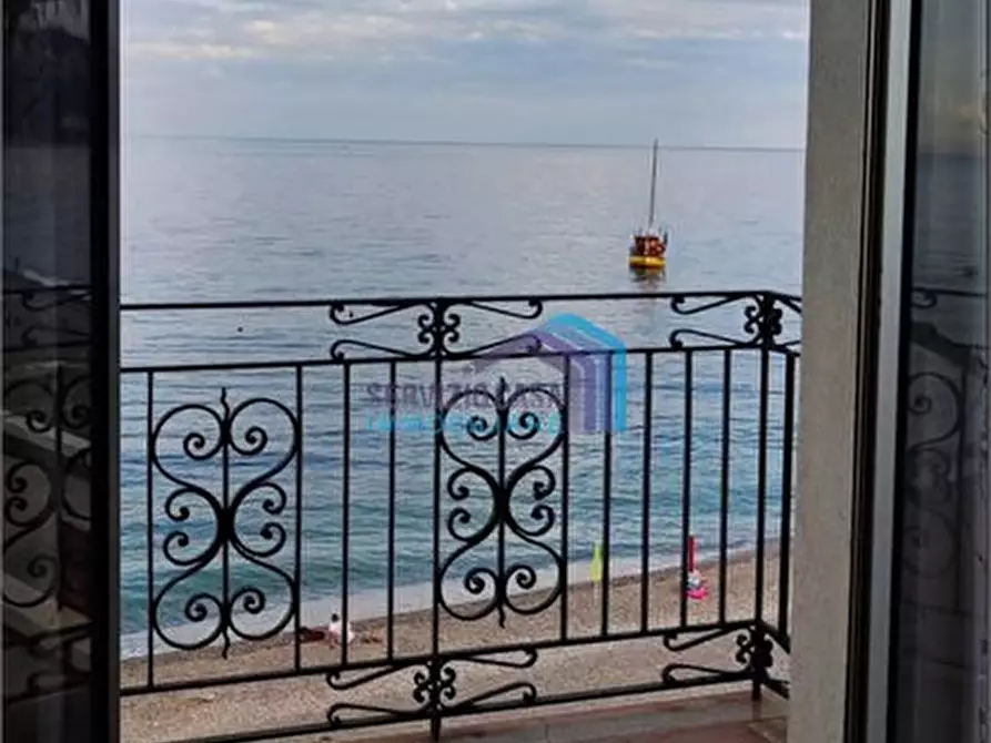 Immagine 1 di Casa indipendente in vendita  a Letojanni