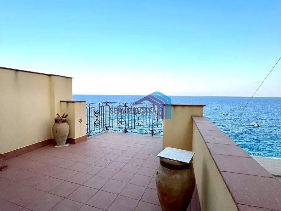 Immagine 2 di Casa indipendente in vendita  a Letojanni