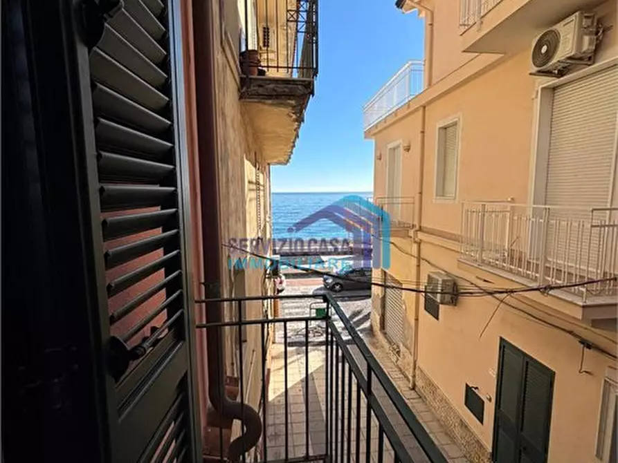 Immagine 1 di Casa indipendente in vendita  a Letojanni