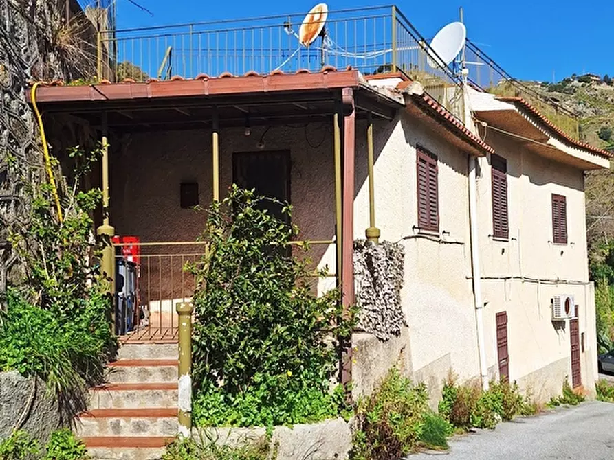 Immagine 1 di Villa in vendita  34 a Messina
