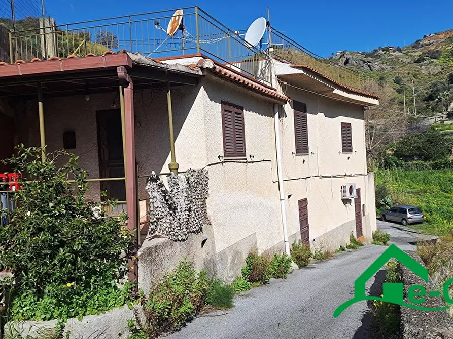 Immagine 2 di Villa in vendita  34 a Messina