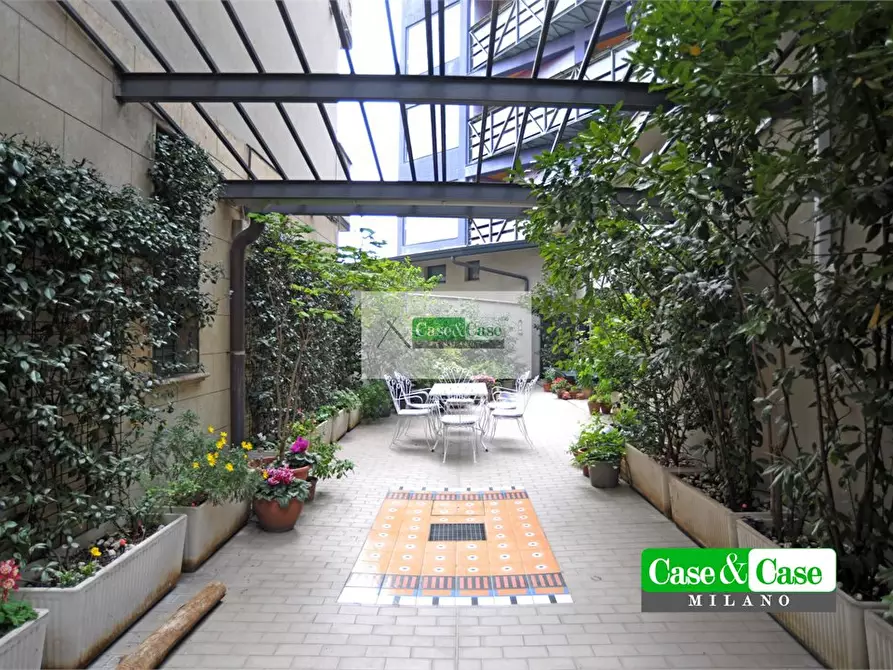 Immagine 1 di Villa in vendita  78 a Milano