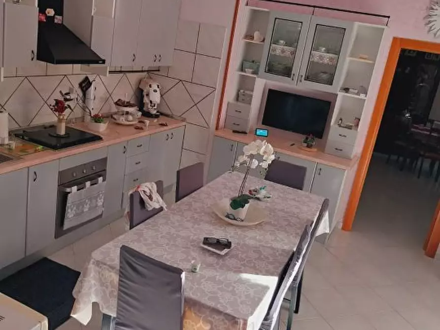 Immagine 2 di Villa in vendita  10 a Caivano