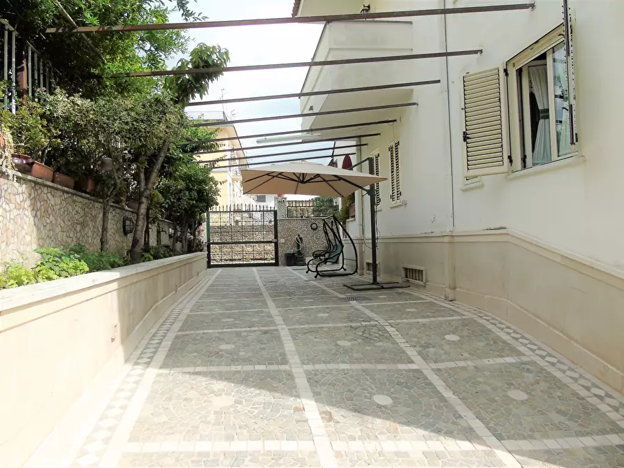 Immagine 6 di Villa in vendita  12 a Caivano
