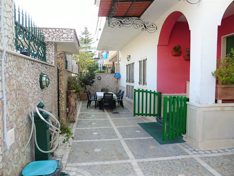 Immagine 7 di Villa in vendita  12 a Caivano