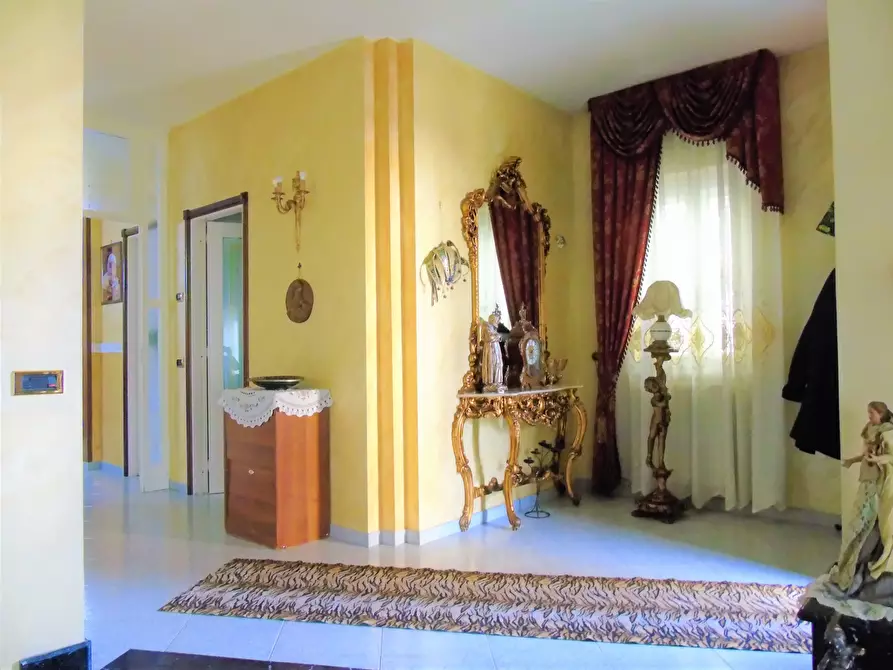 Immagine 9 di Villa in vendita  12 a Caivano