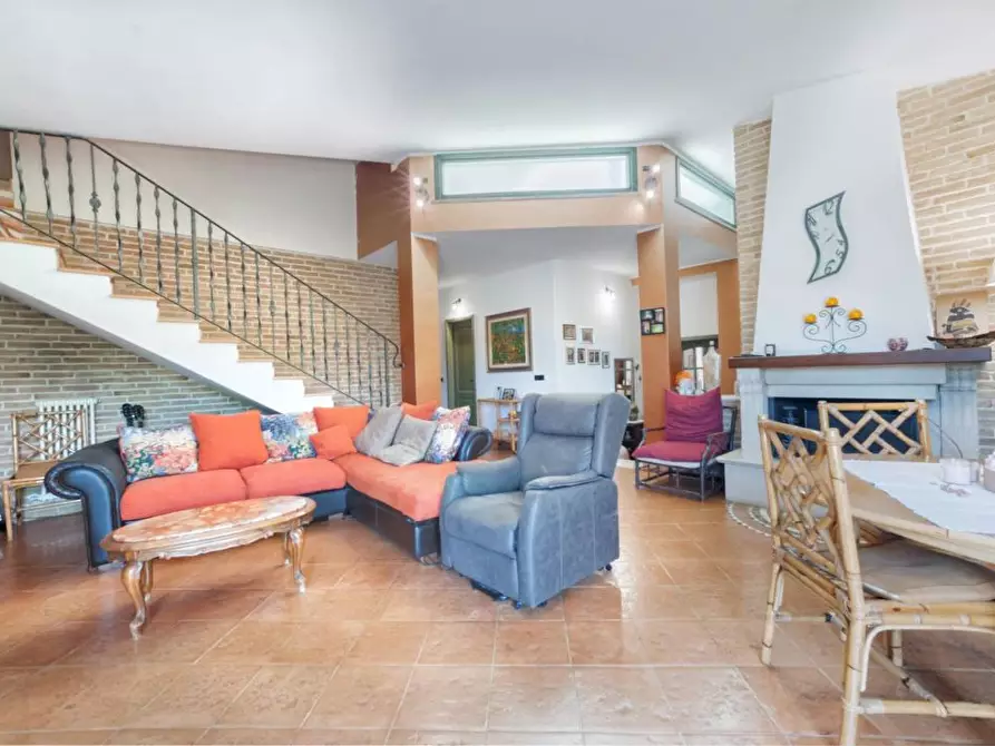 Immagine 5 di Villa in vendita  10 a Turrivalignani