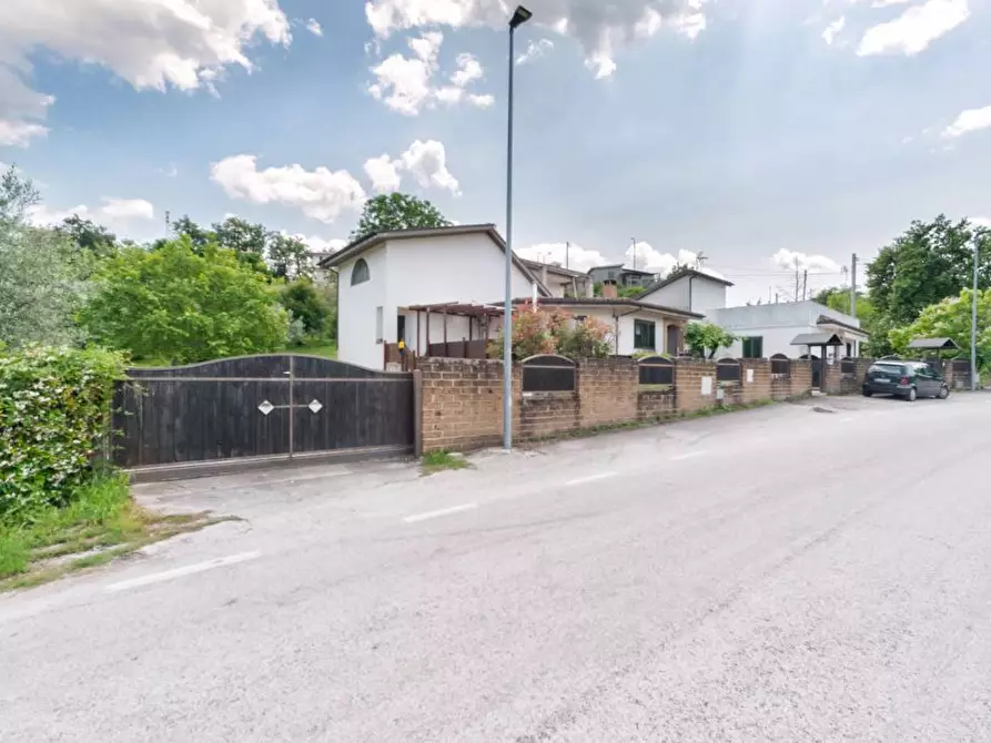 Immagine 1 di Villa in vendita  10 a Turrivalignani