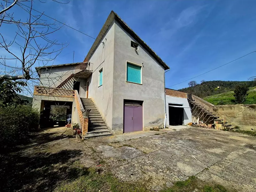 Immagine 5 di Villa in vendita  a Loreto Aprutino