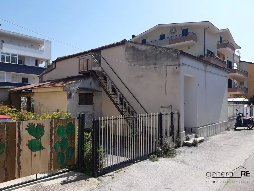 Immagine 1 di Villa in vendita  a Pescara