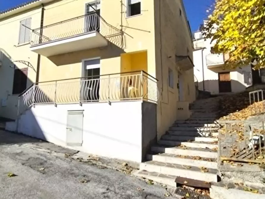 Immagine 1 di Villa in vendita  34 a Montebello Di Bertona