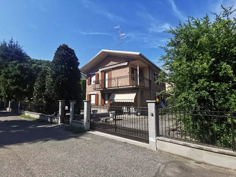 Immagine 1 di Villa in vendita  a Correggio