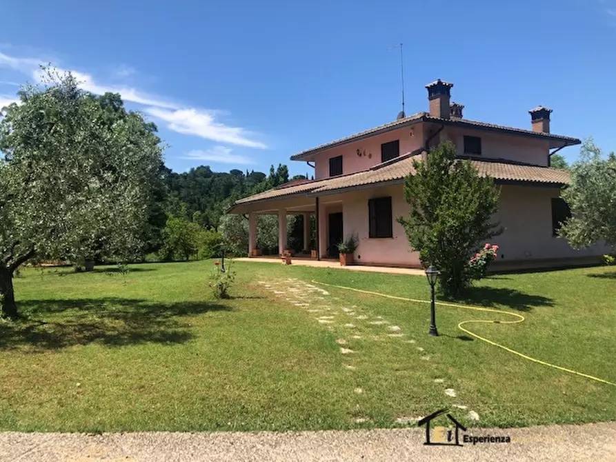 Immagine 1 di Villa in vendita  a Poggio Mirteto
