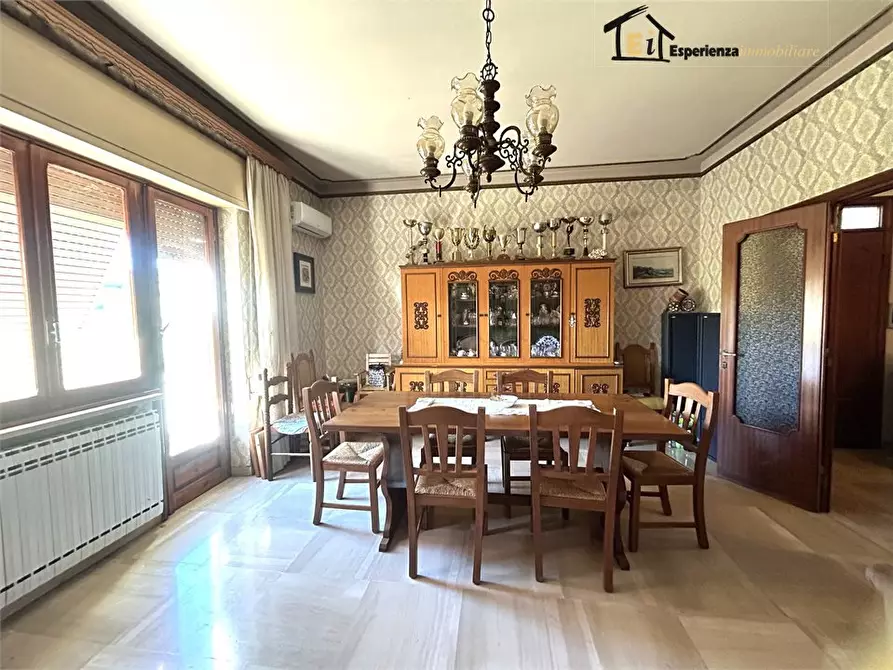 Immagine 2 di Villa in vendita  a Montopoli Di Sabina