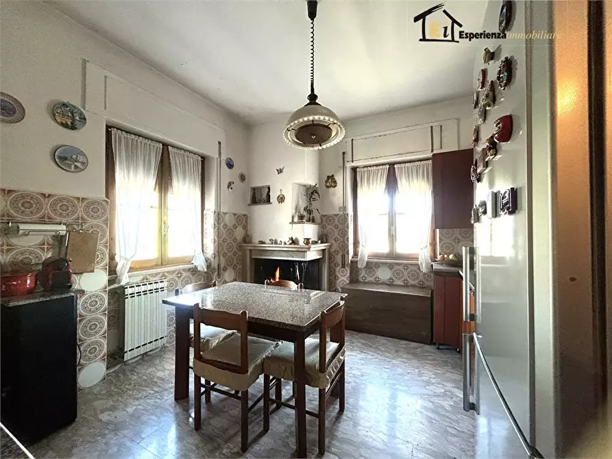 Immagine 9 di Villa in vendita  a Montopoli Di Sabina