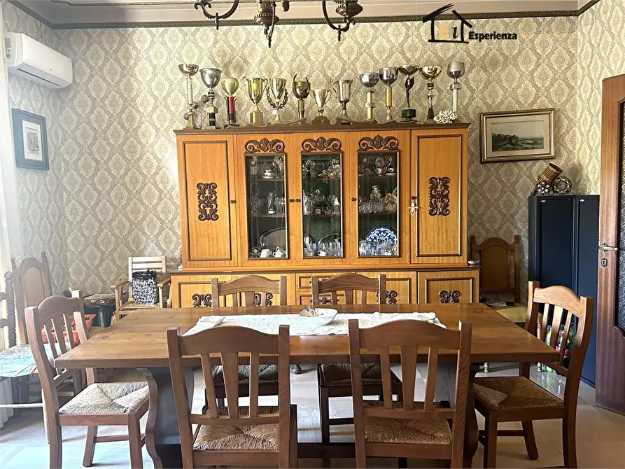 Immagine 1 di Villa in vendita  a Montopoli Di Sabina