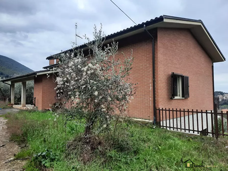 Immagine 1 di Villa in vendita  a Casperia