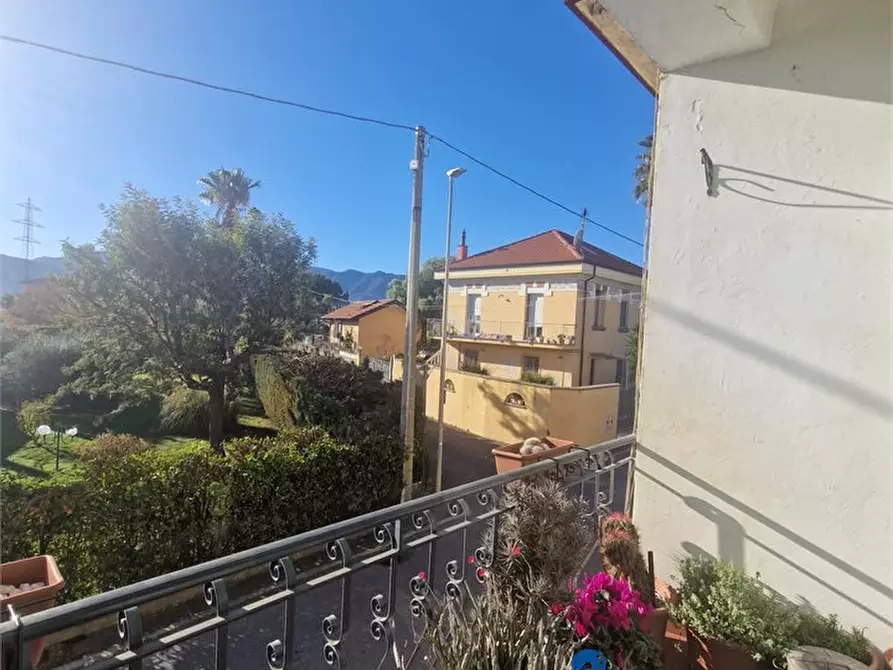 Immagine 10 di Casa indipendente in vendita  a Albenga