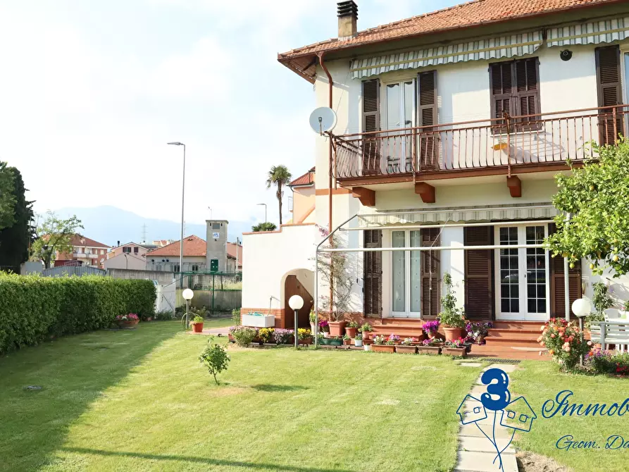 Immagine 1 di Casa indipendente in vendita  a Albenga