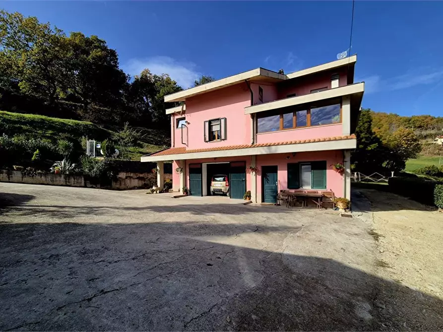 Immagine 5 di Villa in vendita  38 a Castiglione Messer Raimondo