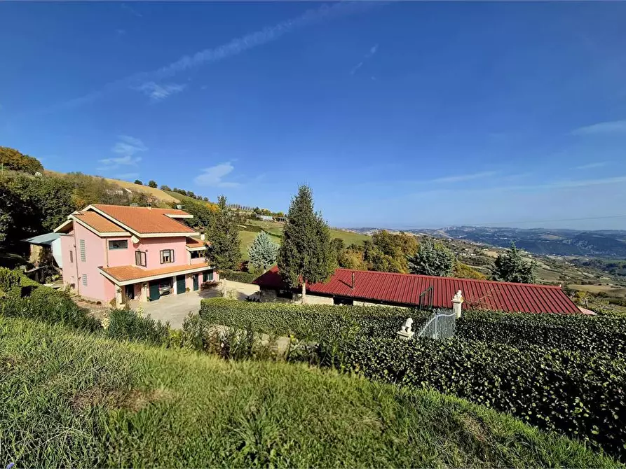 Immagine 2 di Villa in vendita  38 a Castiglione Messer Raimondo